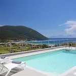 Villa Omicron & White *