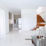 Villa Omicron & White