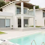 Omicron & White Villa Vasiliki