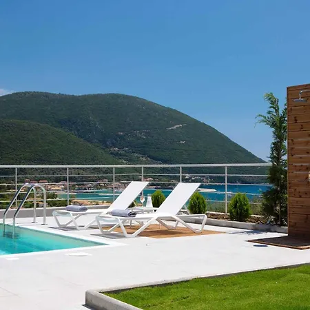 Omicron & White - Offwhite * Vasiliki