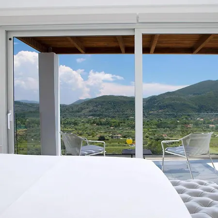 Omicron & White - Offwhite Vasiliki